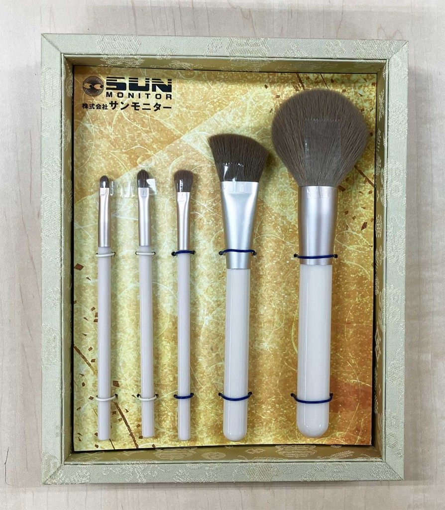 大型〜細筆まで5種類のメイクブラシの写真